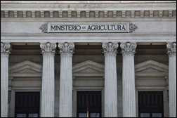 Fachada principal del Palacio de Fomento. Fotografía extraída del libro Historia del Ministerio de Agricultura 1900-2008. Foto: Valentín Álvarez.