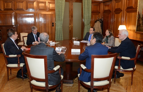 El ministro Luis Planas se reúne con la presidenta de la Unión Española de Entidades Aseguradoras y Reaseguradoras  foto 4