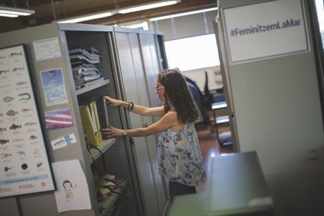 Profesional administrativa de la Cofradía de Pescadores de L'Ametlla de Mar