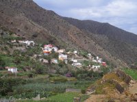 Fondo del barranco del Valle con el barrio de Valle Abajo en el horizonte