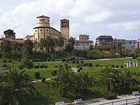 Iglesia de Astillero y Parque de la Planchá