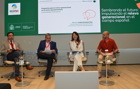 Hoy, en la inauguración de una jornada sobre impulso al relevo generacional en el campo foto 5