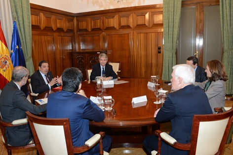 El ministro Luis Planas se reúne con la presidenta de la Unión Española de Entidades Aseguradoras y Reaseguradoras  foto 5