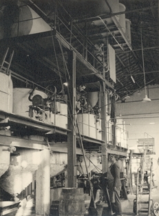 Detalle de una refinería de aceite, Tortosa (Tarragona).
Autor: Eudaldo Pedrola Millán. 1955. MAPA.
