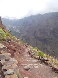 Tramo de descenso por la empinada ladera hacia Valle Gran Rey