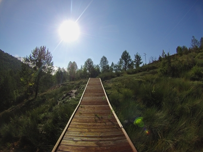 Wooden footbridge on the Júcar Nature Trail