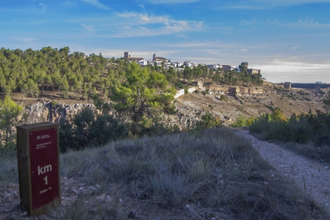 Panorámica de Alarcón y la hoz del río desde el p.k. 1 