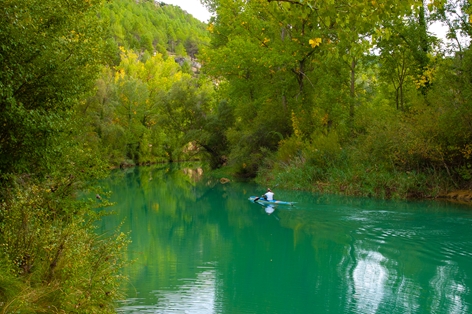 Canoeist in the river Júcar