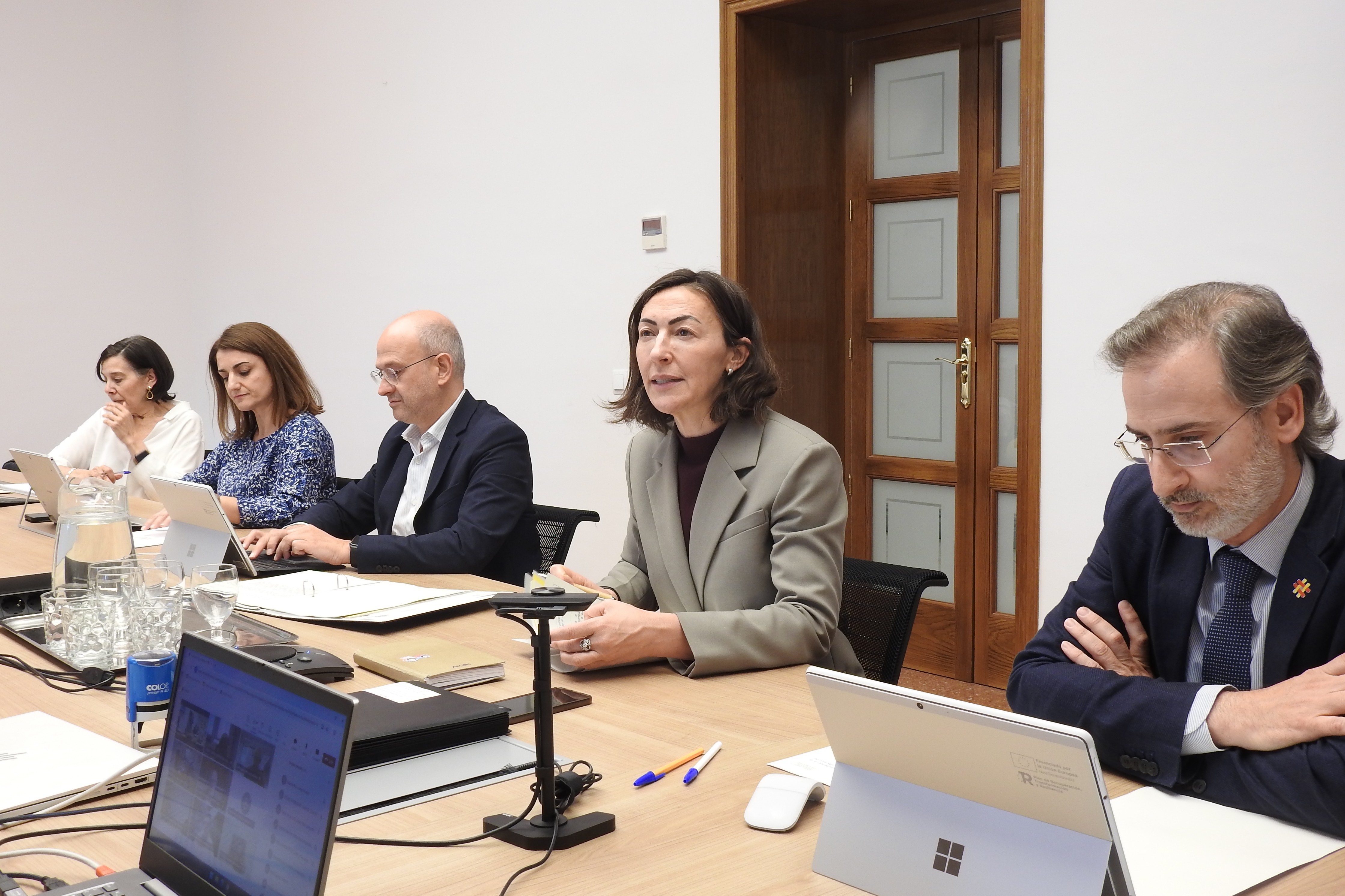 
				
			
				Hoy, en su 50 ª reunión plenaria
			
				