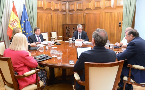 Hoy, en una reunión con Cepesca y Cofradías de Pescadores  foto 5