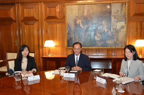 Luis Planas se reúne con el embajador de Japón, Takahiro Nakamae foto 4