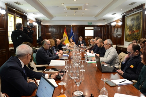 Hoy, en un encuentro con organizaciones representativas del sector vitivinícola foto 2