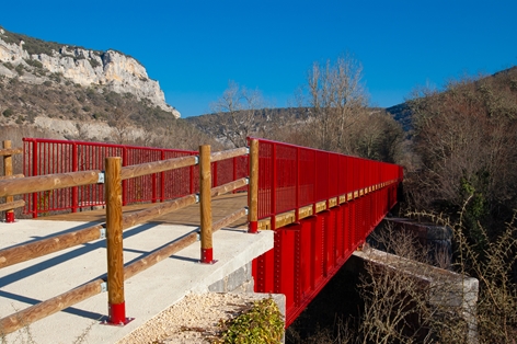 Viaducto sobre el río Nela