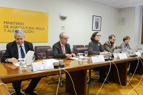 Reunión de la mesa de seguimiento de las 43 medidas de apoyo a agricultores y ganaderos 

 foto 3