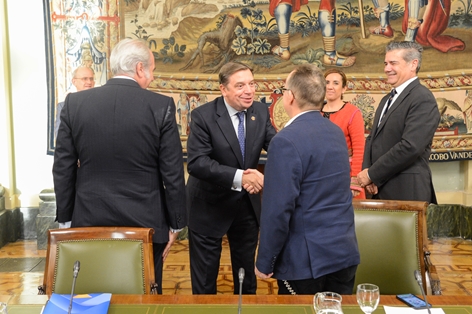 Luis Planas debate con representantes de la hostelería y la restauración ideas para la futura Estrategia Nacional de Alimentación  