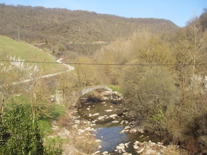 Puente del S. XVIII sobre la regata Basaburua en Venta de Urritza