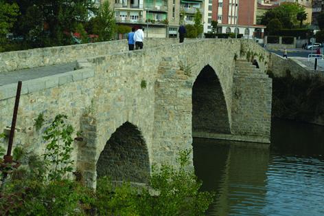 Puente medieval de Santa Engracia, cercano a la vía del Plazaola