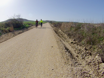 Cicloturistas en Camino Natural