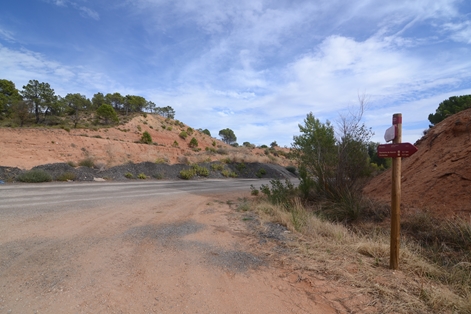 Llegada al cruce con la carretera CM-2100