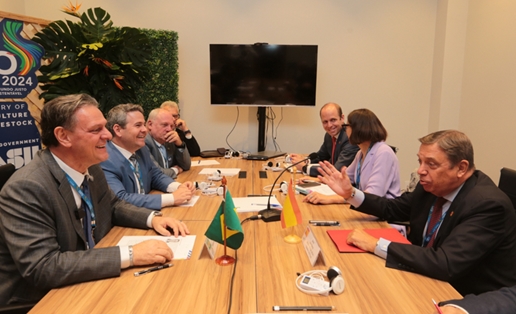 Luis Planas se reúne con el ministro de Agricultura y Ganadería de Brasil, Carlos Fávaro    